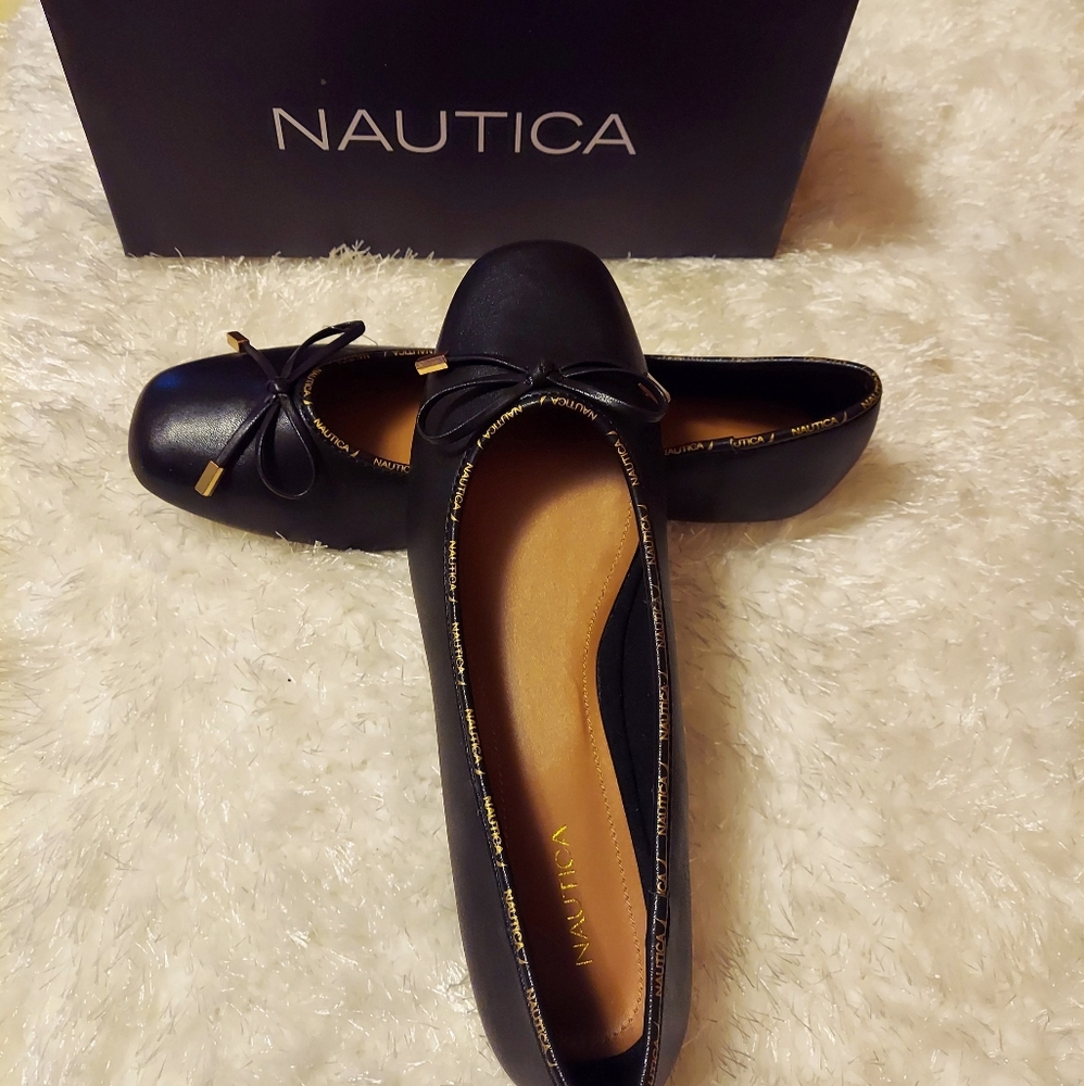 A Nautica flat shoe
